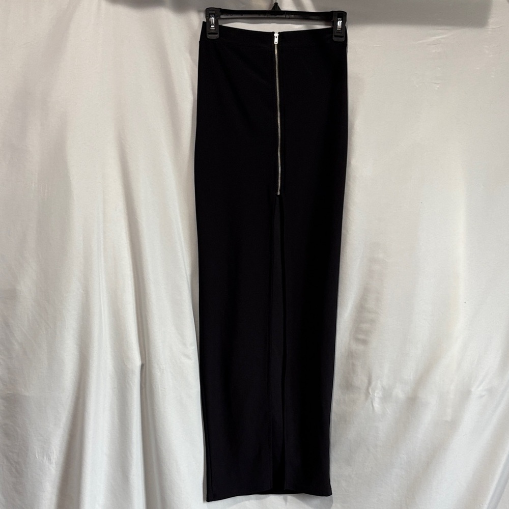 Revamped Black Pencil Skirt with Front Zipper xS272